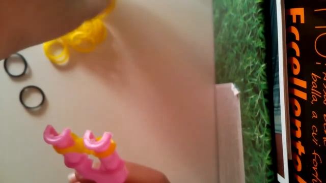 Плетение из резиночек как сплести банан и огурчик на рогатке смотреть онлайн