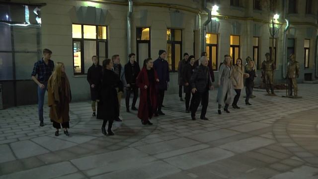 Степ-флешмоб во во дворе Театра Табакова