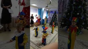 Танец петрушек, средняя группа)