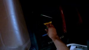 [КРАТКО] Volkswagen Touareg (2010-2018): Разборка обшивки дверей