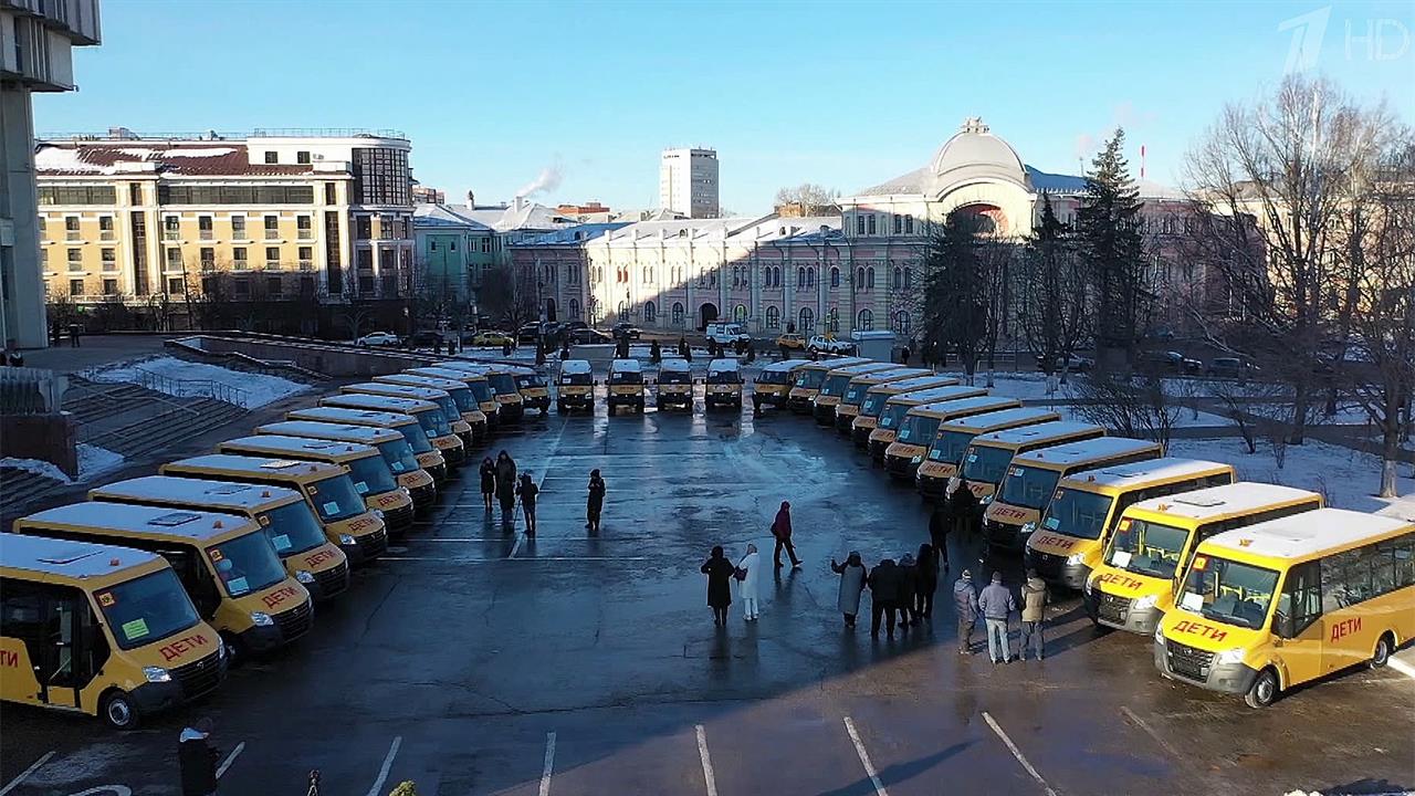 Алексей Дюмин принял участие в церемонии передачи автобусов для школ Тульской области