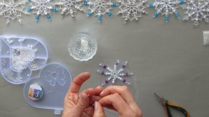 Самая популярная снежинка из бисера