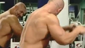 Упражнения для трицепсов - Жим вниз на верхнем блоке