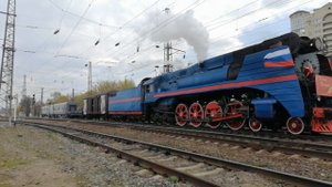 "С Днём Победы!" Паровоз П36-0027 с ретропоездом