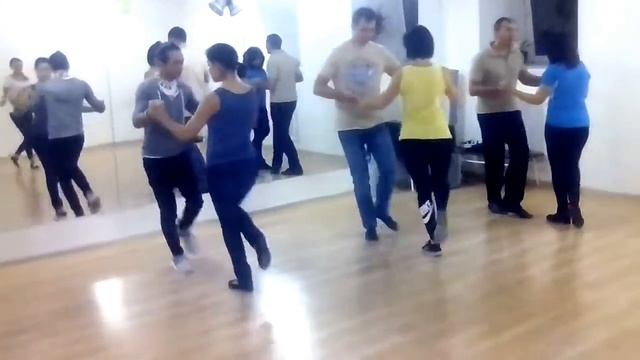 Продолжающая группа по бачате в Школе танцев Чино - Marino Castellanos "Te Pido Permiso" смотреть онлайн