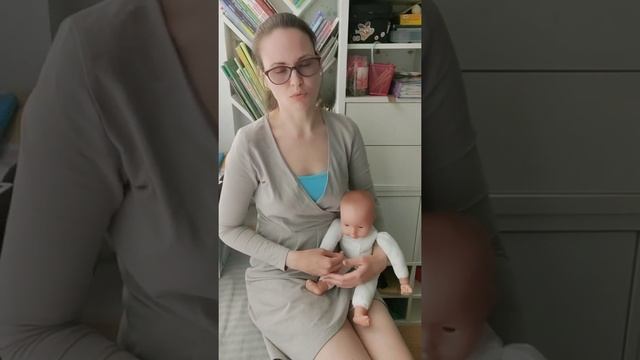 Позы для введения прикорма для несидящих детей