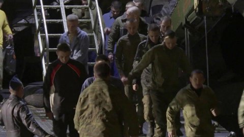 55 военнослужащих России и республик Донбасса освобождены из плена на Украине
