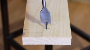 Как сверлить дерево пером