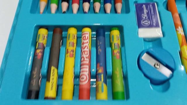 COLOURING KIT 68 PCS смотреть онлайн