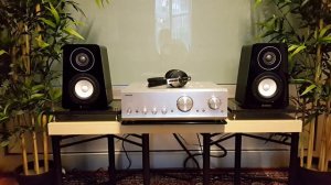 Onkyo a-9755 amplifier / Yamaha ns-b500 bookshelf speakers