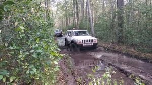 Стоковые джипы против очень подготовленный wj гранд чероки?