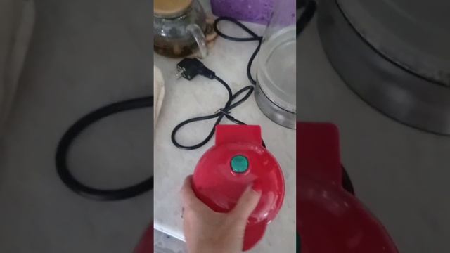 мини-вафельница с ozon венские вафельки. смесь готовая шоколадная без глютена смотреть онлайн