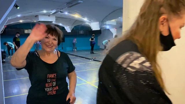 Молодые Душой! Занятия для людей старшего возраста в Студии танцев 9 ЗАЛОВ смотреть онлайн