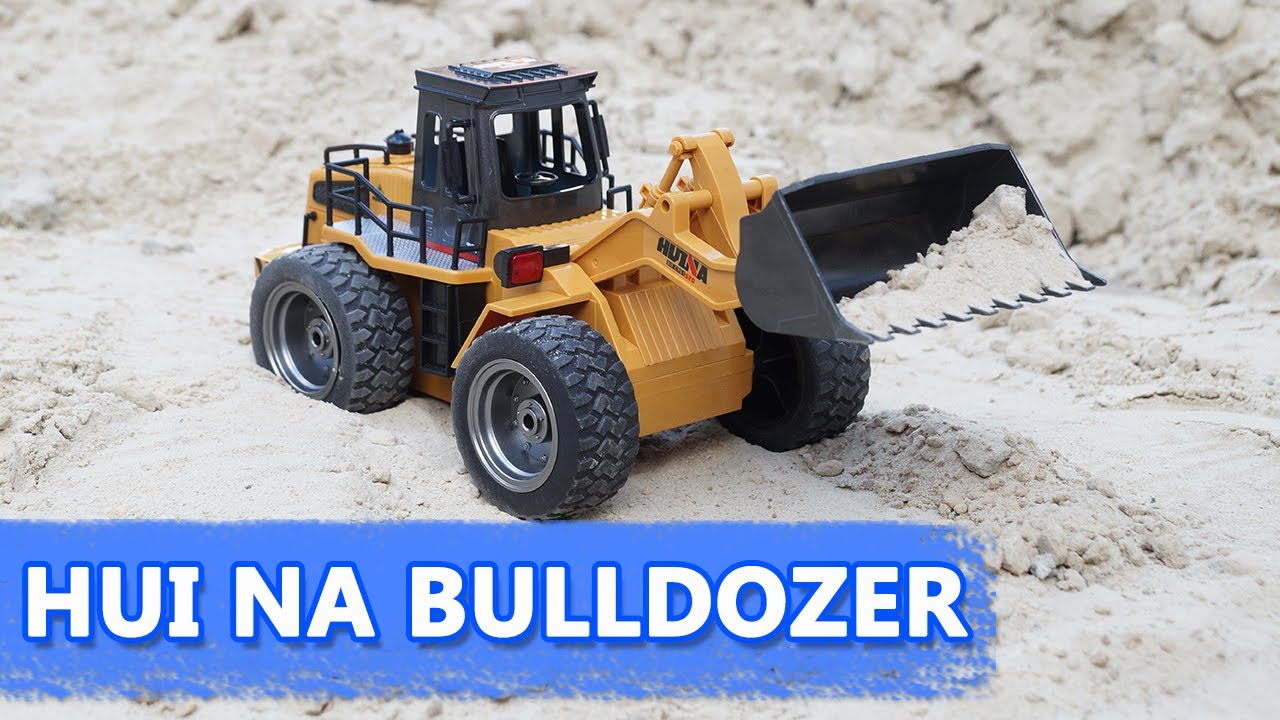 Бульдозер на радиоуправлении! С железным ковшом и полным приводом смотреть онлайн