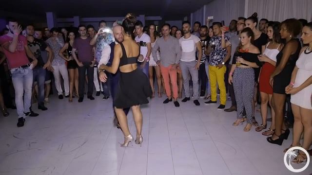 GRUPO EXTRA, TE VAS Ataca y Alemana Bachata Dance смотреть онлайн