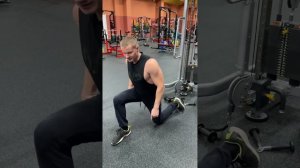 Выпады назад в кроссовере