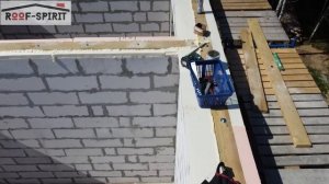 монтаж мауэрлата + утепление примыкания к стене