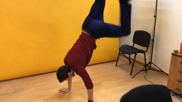 Как научиться ходить на руках за 10 минут? | Вадим Бабешкин смотреть онлайн