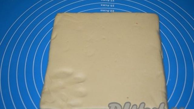 Слойки с колбасой и сыром из готового слоеного теста