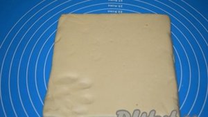 Слойки с колбасой и сыром из готового слоеного теста