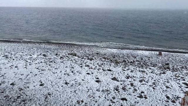 Гурзуф - засыпало снегом . В Гурзуфе зима ? ❄️ и снегопад . смотреть онлайн