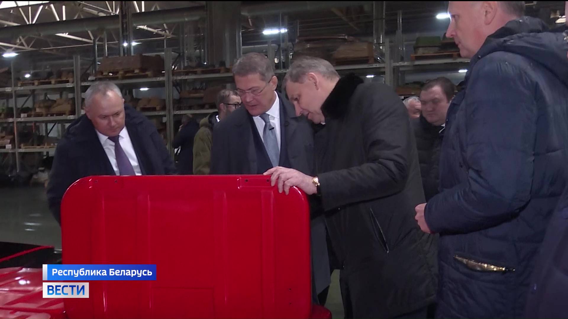 Глава Башкирии посетил производственные площадки холдинга "АМКОДОР" в Беларуси