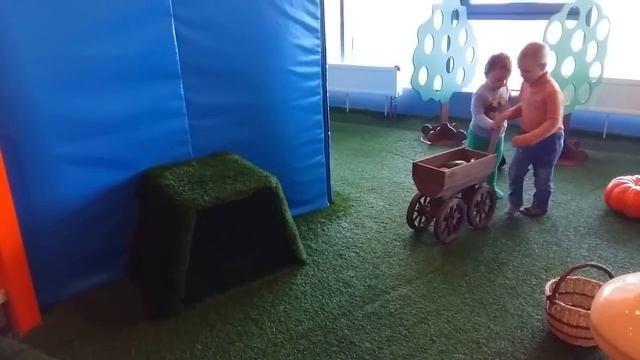 IndoorPlayground Family Fun Play Area for kids, Baby Nursery Rhymes Song MirSash смотреть онлайн