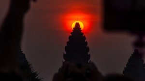 Sunrise on the top center of Angkor Wat temple Siem Reap Cambodia _ Time-Lapse