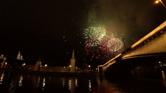 Спасская Башня салют фейерверк смотреть онлайн