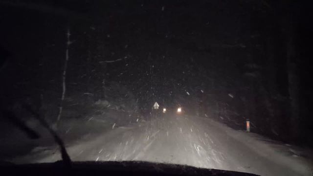 Virtual Drive Through Snow Blizzard in The Night / Sound of Wind And Falling Snow смотреть онлайн