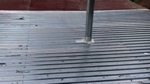 ПОКРЫВАЕМ КРЫШУ ГАРАЖА ПОДРУЧНЫМ МАТЕРИАЛОМ