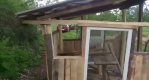 Как появлялась крыша над головой. Строительство беседки из подручных материалов. Сапуново. 04062017.