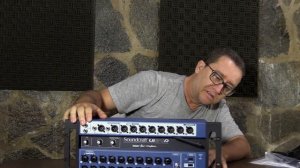 Unboxing da Soundcraft Ui24R