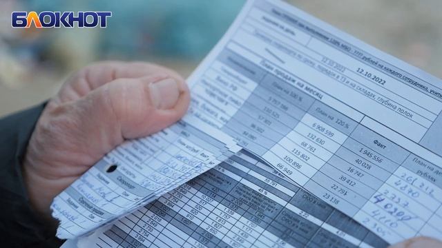 Рядом с площадью Победы в Волгодонске сотрудники магазина «Красное и белое» устроили мусорную свалк смотреть онлайн