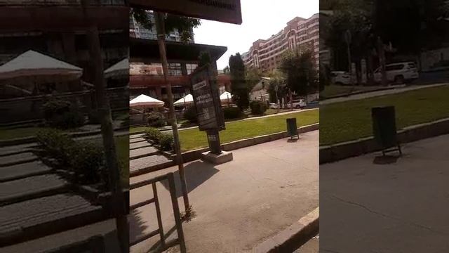 На трамвае вместе с нами.