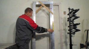 Самодельный регулируемый шаблон для монтажа дверной коробки .