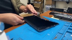 iPad Pro 11 inch 3rd Gen Screen Replacement step by step - Part 4