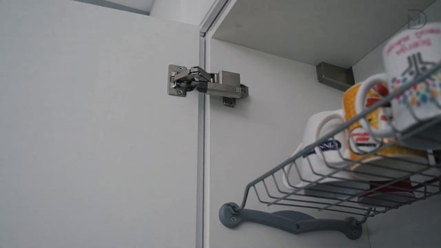 Угловая кухня с мойкой под окном. Белая кухня до потолка / Кухни Ростов смотреть онлайн