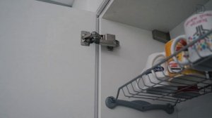 Угловая кухня с мойкой под окном. Белая кухня до потолка / Кухни Ростов