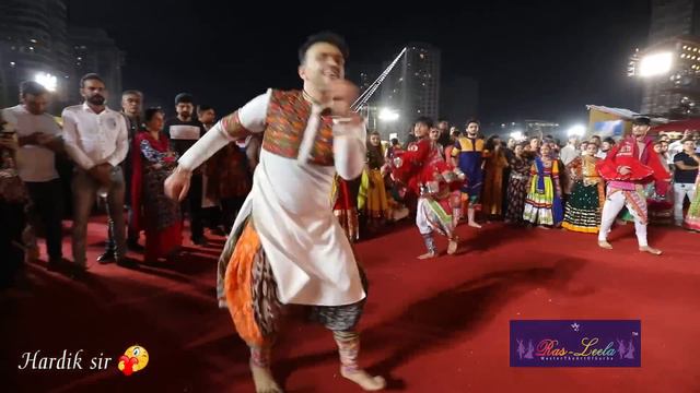 Traditional Garba by Hardik sir | Rasleela | Mumbai | Falguni Pathak