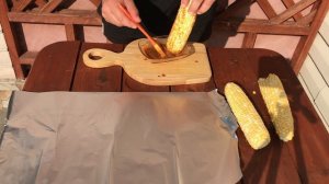 ВКУСНАЯ КУКУРУЗА НА МАНГАЛЕ В ФОЛЬГЕ ! DELICIOUS CORN ON THE GRILL IN FOIL !