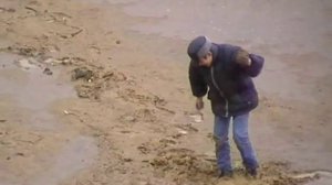 ПАЦАН ЗАСТРЯЛ В ГРЯЗИ