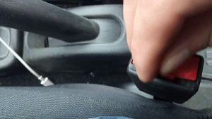 простой способ отключить ремень безопасности.
