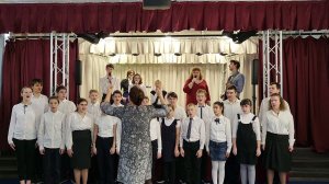 Песню Арины Багаряковой "Акварель" исполняет старшая группа Ансамбля "Музыкальный калейдоскоп".