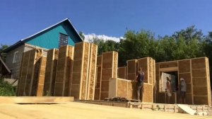 Монтаж соломенных панелей