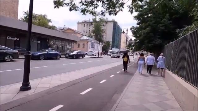 у метро "Третьяковская" (желтая) смотреть онлайн