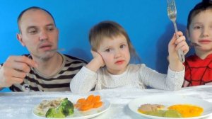 Челлендж ДЕТСКАЯ еда против ВЗРОСЛОЙ Кто победит? / Тими Тим Семья