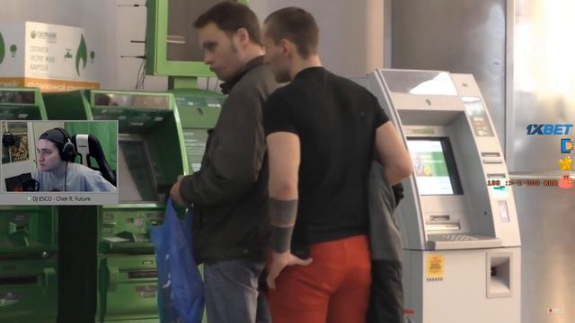 easygogame смотрит СТОЯК НА ВСЕХ ПРАНК. Реакция людей / Молодой Человек смотреть онлайн