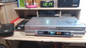 видеомагнитофон комбо VHS+DVD NV-VP32EE