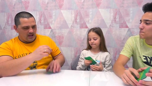 Смешные мордашки ЧЕЛЛЕНДЖ от Насти и Саши КРИВЛЯЕМСЯ с папой Challenge